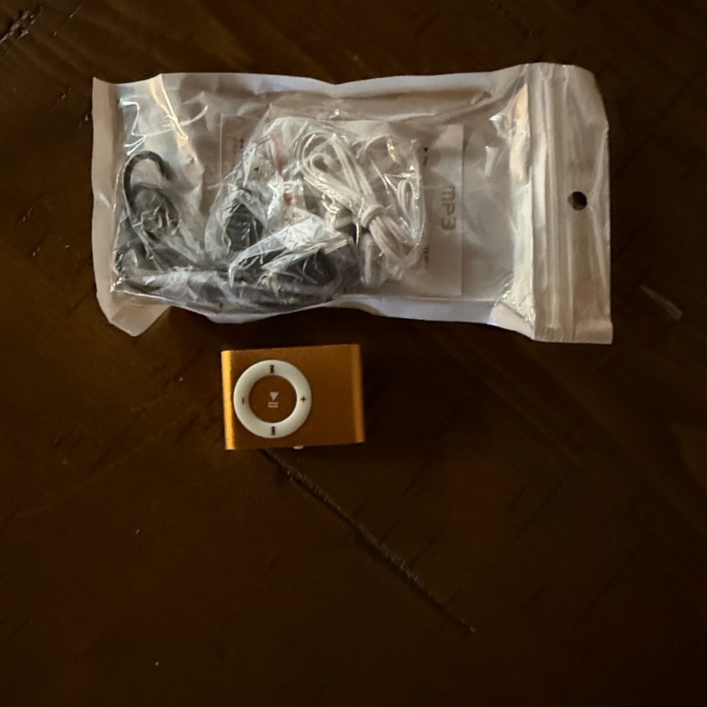 Gold Clip-On MP3 Player - Picture 2 of 2